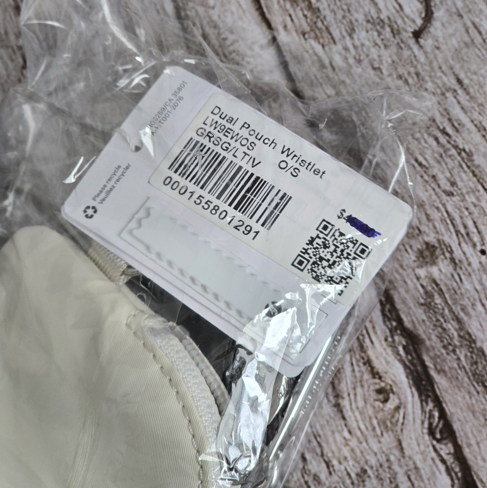 *NWT* LULULEMON Dual Pouch Wristlet, Color - Grey Sage/Light Ivory - Picture 7 of 7